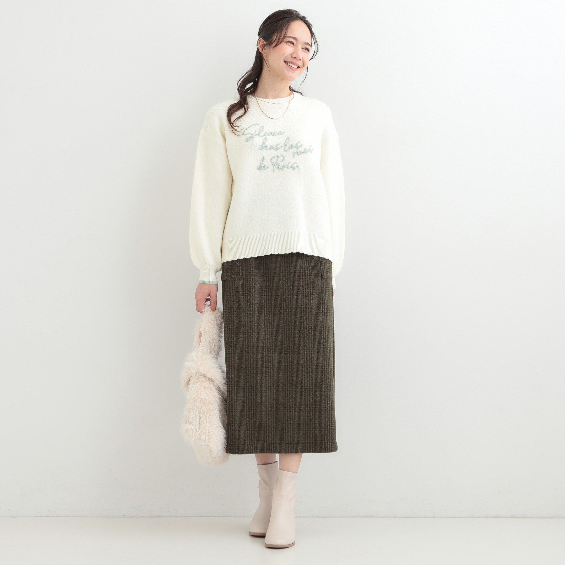 SHOO･LA･RUE「【洗濯機可/S-LL】裾スカラップが差がつく コード刺繍ロゴニット」|ニット・セーター|