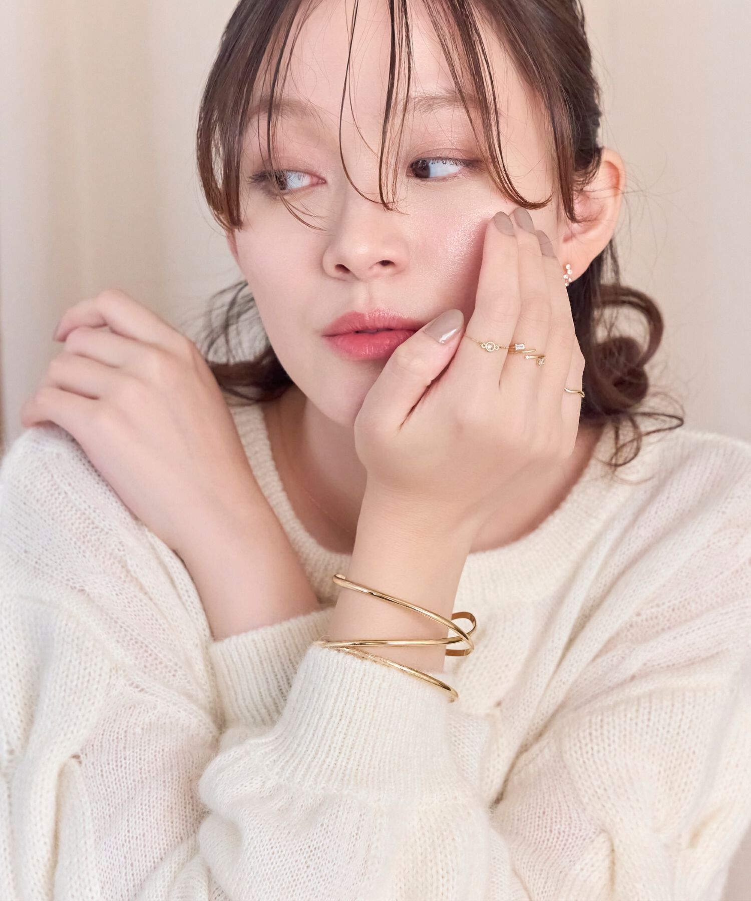 Phoebe「ニュアンスラインワイドカフバングル ゴールド」|ブレスレット・バングル|