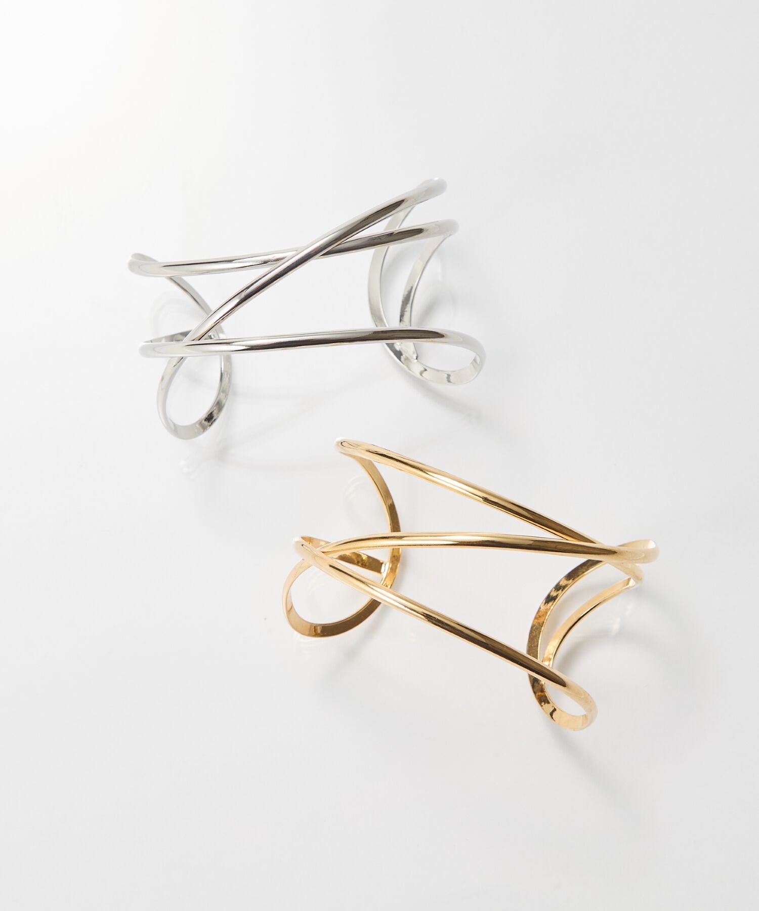 Phoebe「ニュアンスラインワイドカフバングル ゴールド」|ブレスレット・バングル|