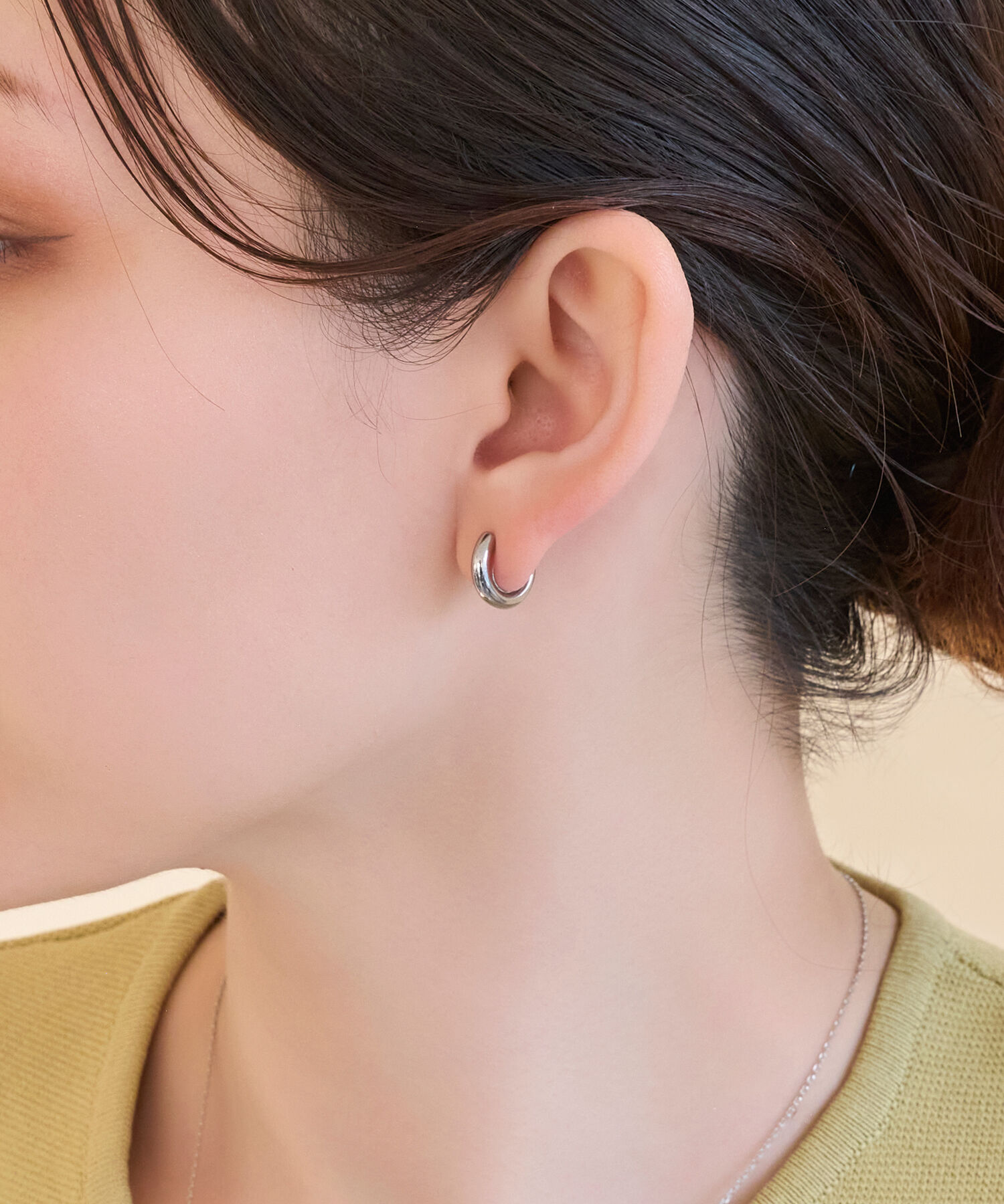 Phoebe「【痛くないシリーズ/金属アレルギー対応】ミニマルストレートフープライトフィットイヤリング　シルバー」|イヤリング|