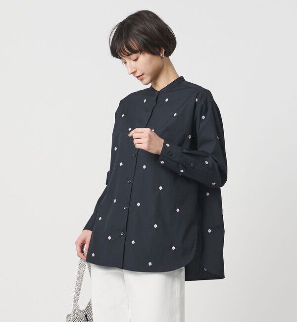 UNITED ARROWS「エンブロイダリーフラワー バンドカラー シャツ」|シャツ・ブラウス|NAVY