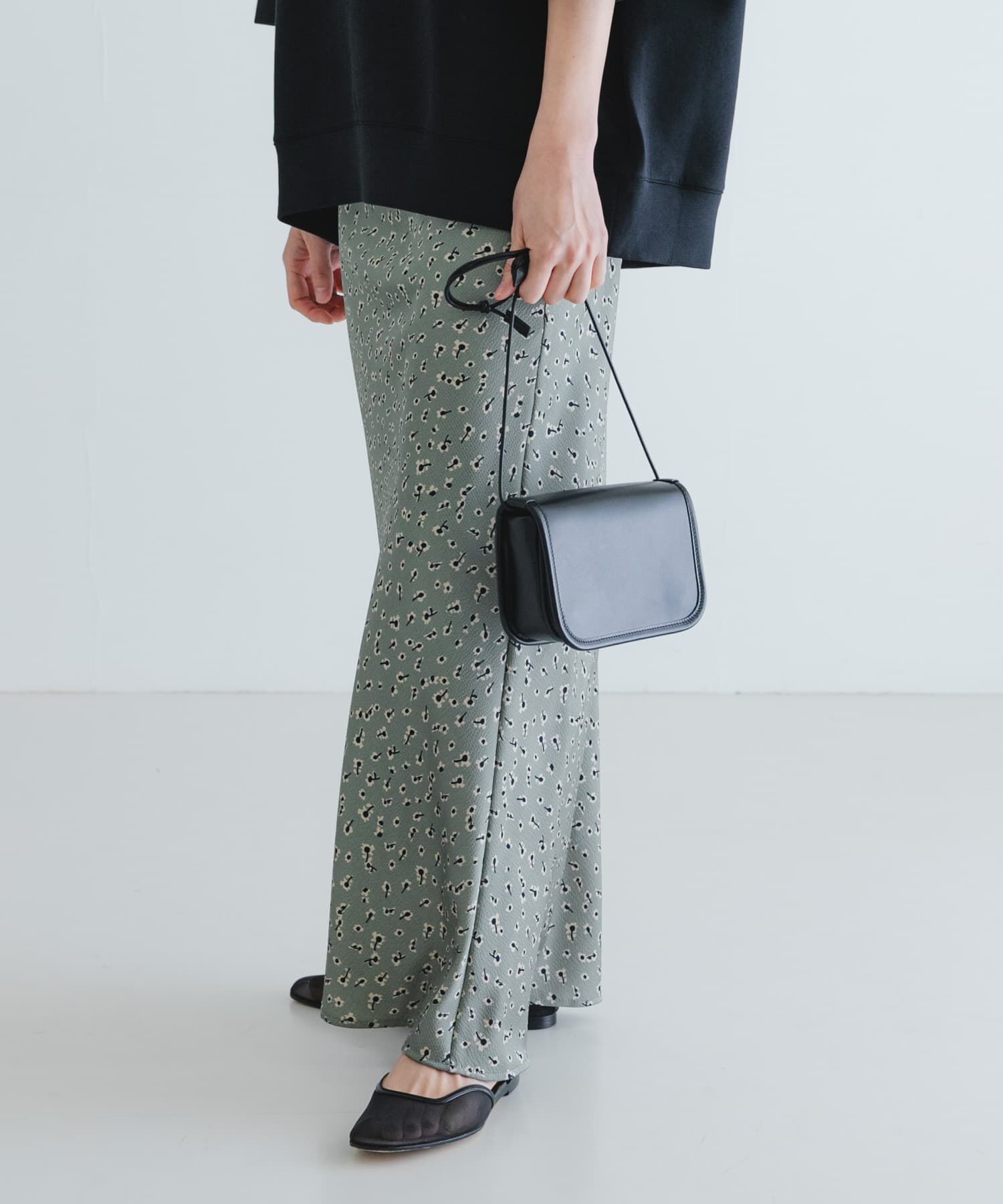 URBAN RESEARCH「サテンフラワーマーメイドスカート」|スカート|