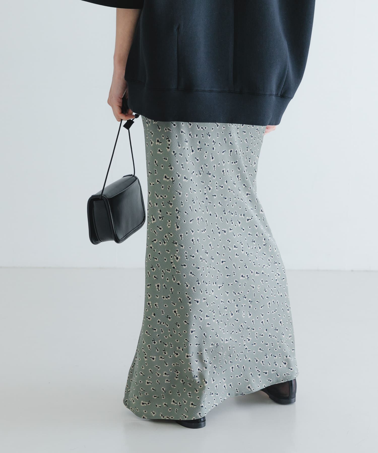 URBAN RESEARCH「サテンフラワーマーメイドスカート」|スカート|