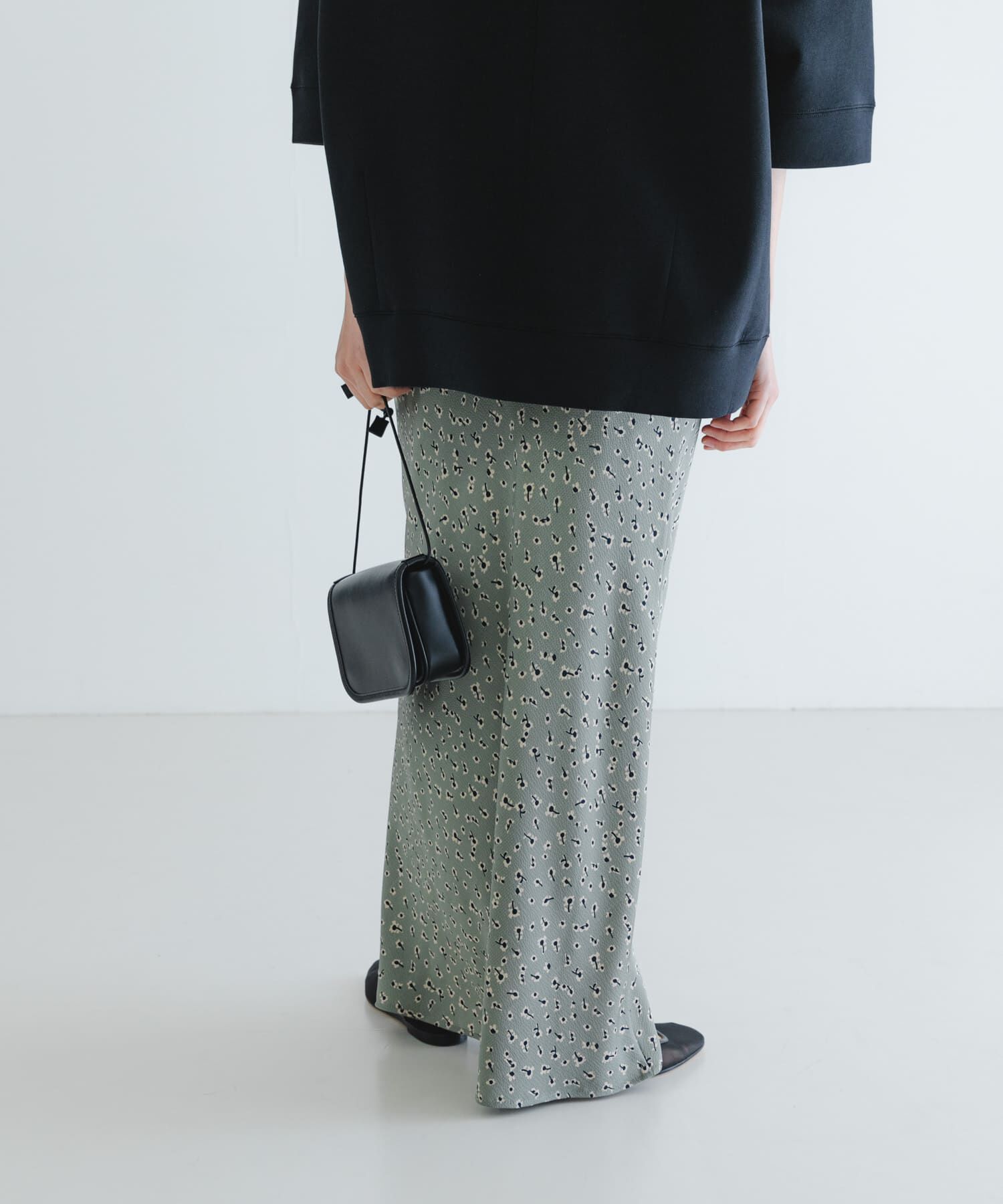 URBAN RESEARCH「サテンフラワーマーメイドスカート」|スカート|