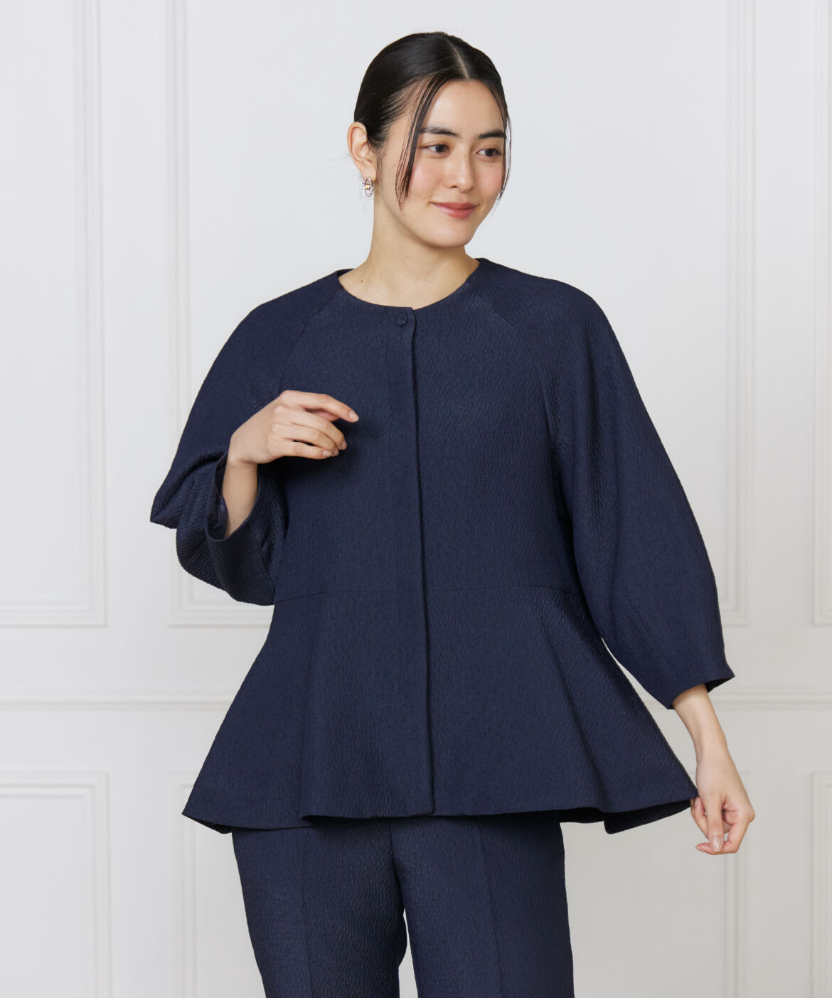 7-IDconcept.「《大きいサイズ》切り替えタックブラウスジャケット」|ノーカラージャケット|