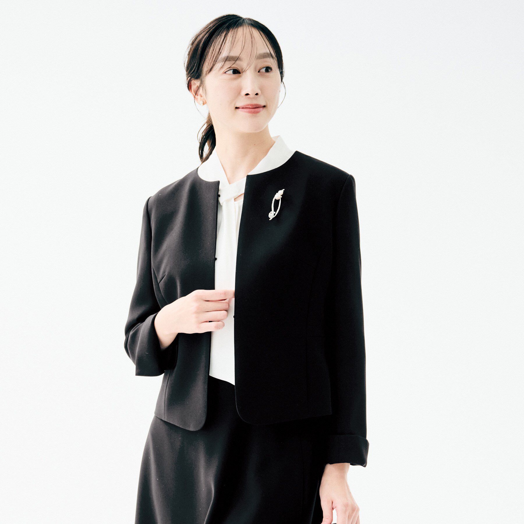 UNTITLED「【洗える/ストレッチ性/軽い】ノーカラージャケット」|ノーカラージャケット|ブラック(019)