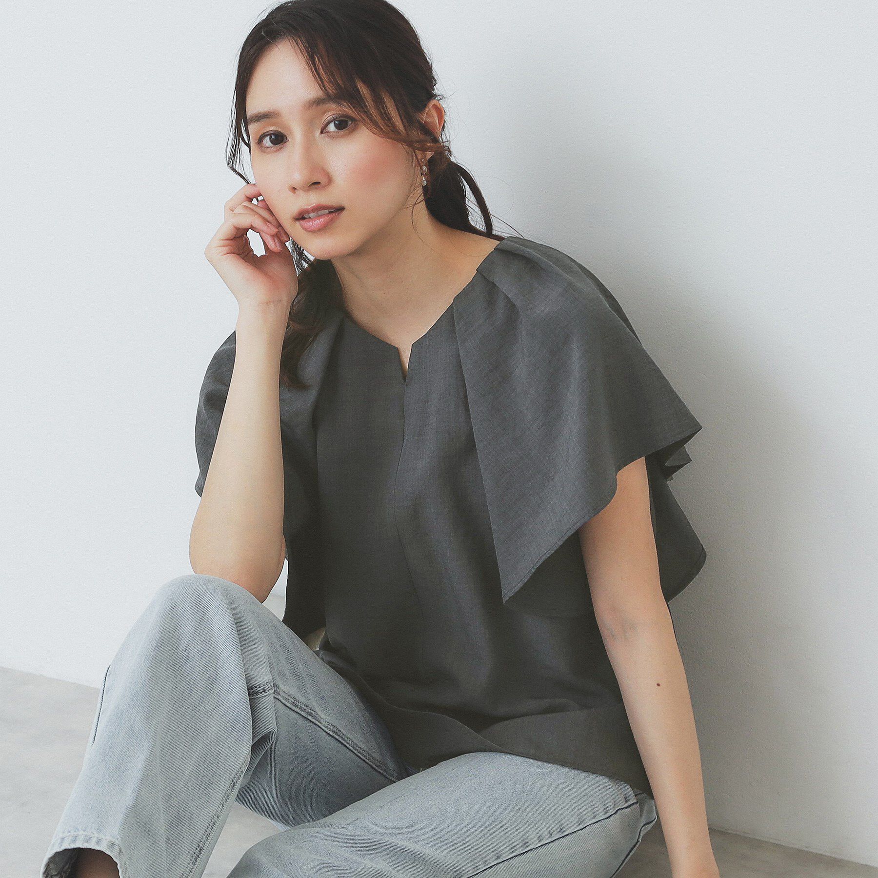 index「《7色展開/S-LLサイズ》フリルタックスリーブキーネックブラウス【吸水速乾/洗濯機可/イージーアイ」|シャツ・ブラウス|