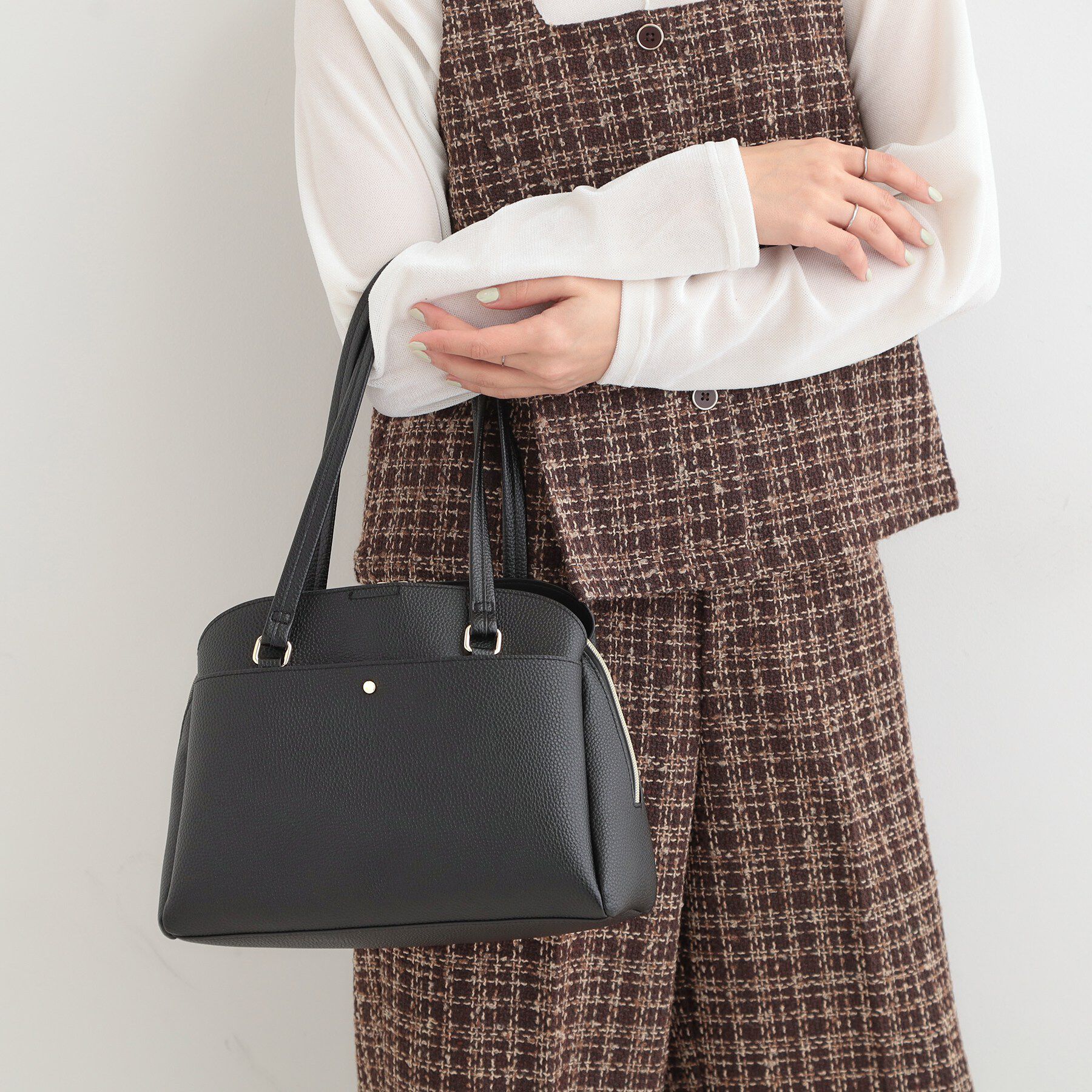 SHOO･LA･RUE「【軽量/2WAY】ロングハンドル ラウンドトートバッグ」|トートバッグ|ブラック(019)