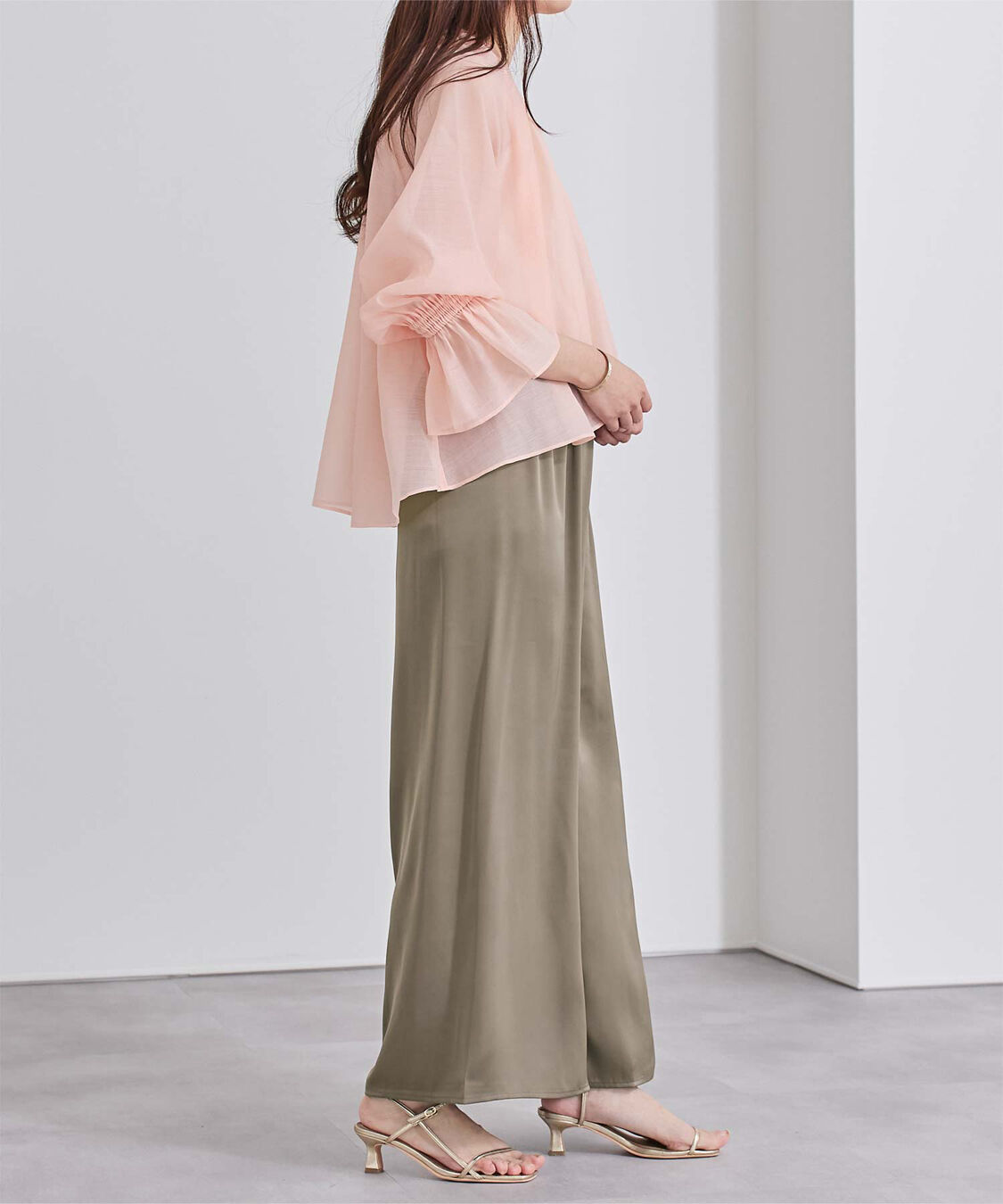 ur's「サテンイージードレープパンツ」|スラックス|