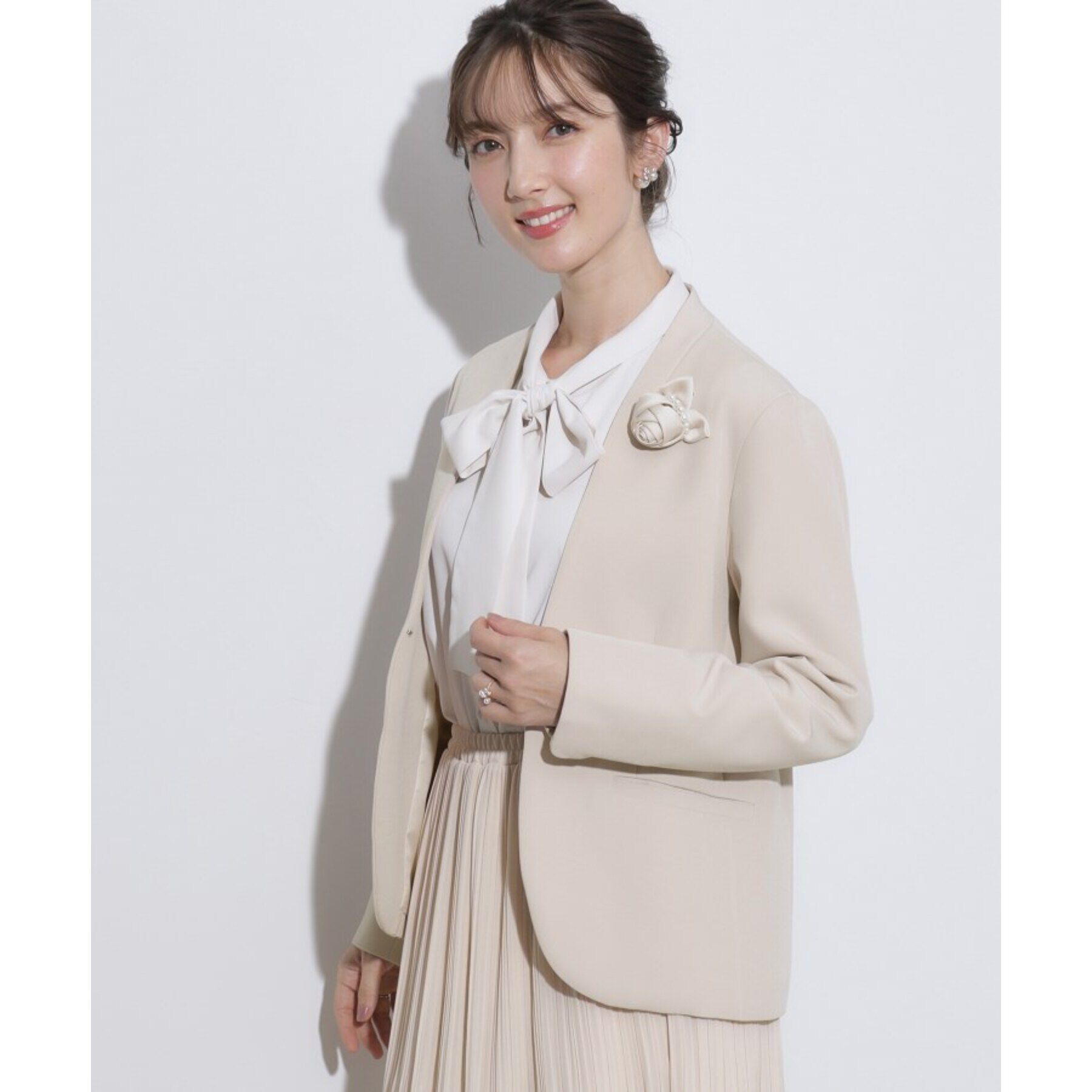 Couture broach「【セレモニーシーン/お仕事にも】ダブルクロスカラーレスジャケット」|ノーカラージャケット|グレージュ(050)