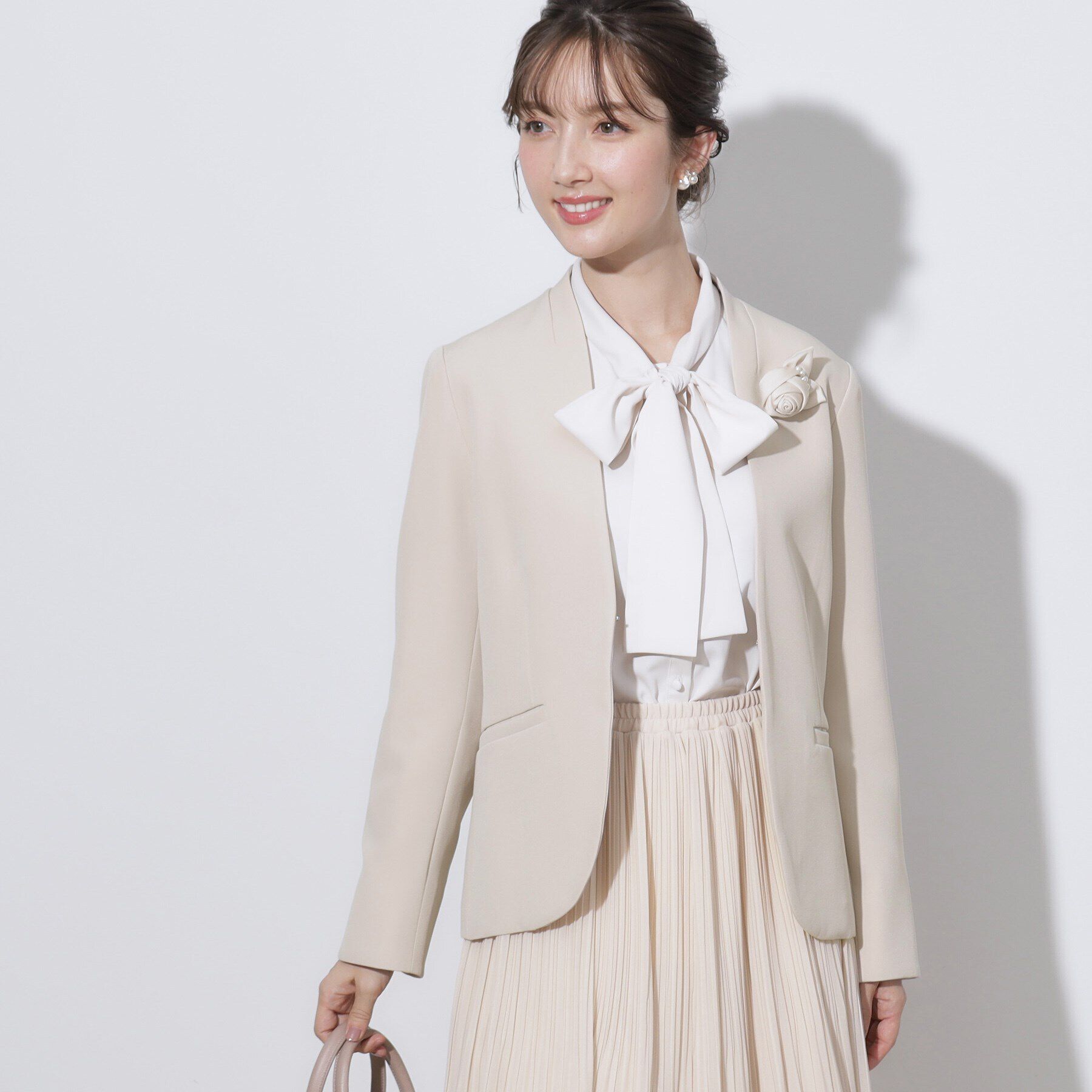 Couture broach「【セレモニーシーン/お仕事にも】ダブルクロスカラーレスジャケット」|ノーカラージャケット|