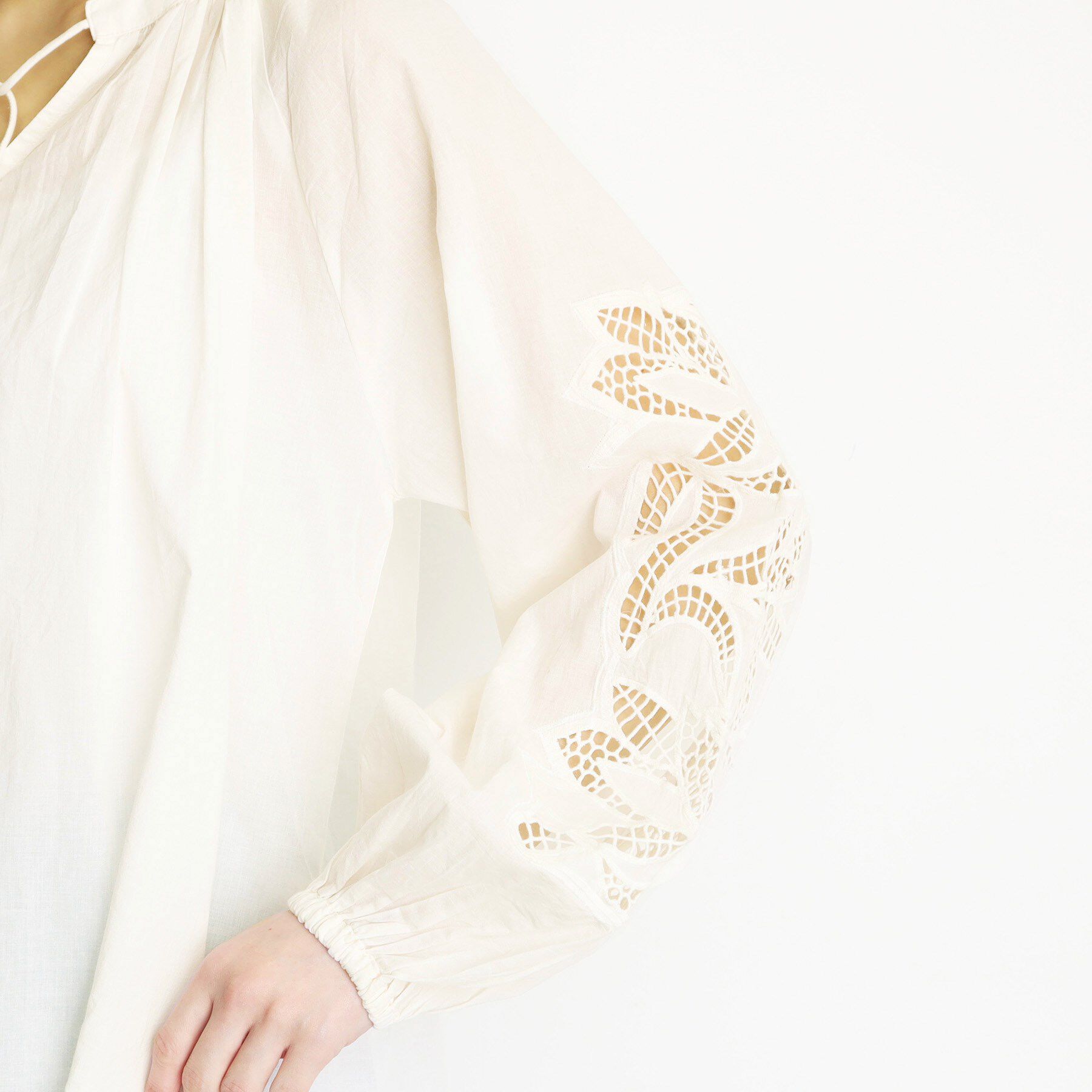 THE SHOP TK「袖刺繍コットンブラウス【洗える】」|シャツ・ブラウス|