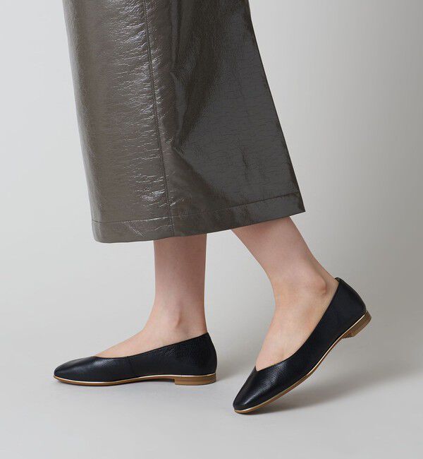 ODETTE E ODILE「ソフトVカット フラット15&darr;&uarr;」|パンプス|