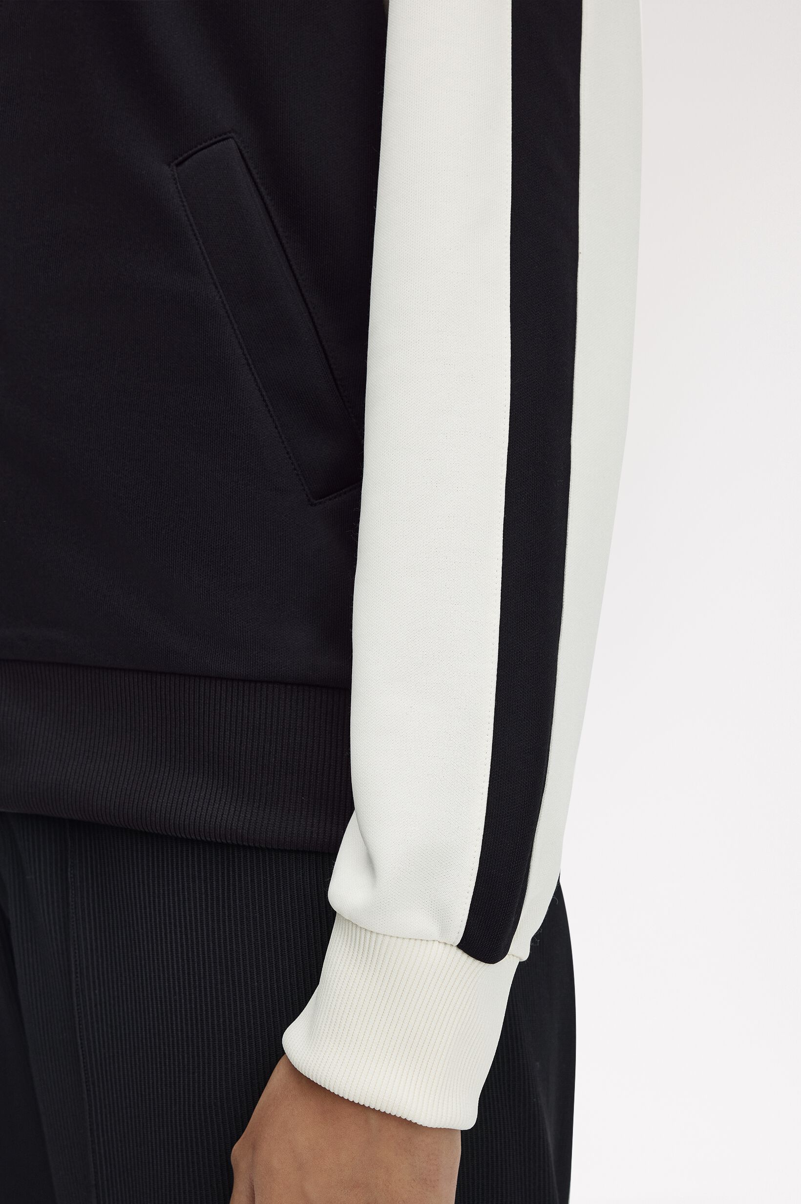 FRED PERRY 「Amy Winehouse Laurel Wreath Bomber Jacket」|ブルゾン・スタジャン|