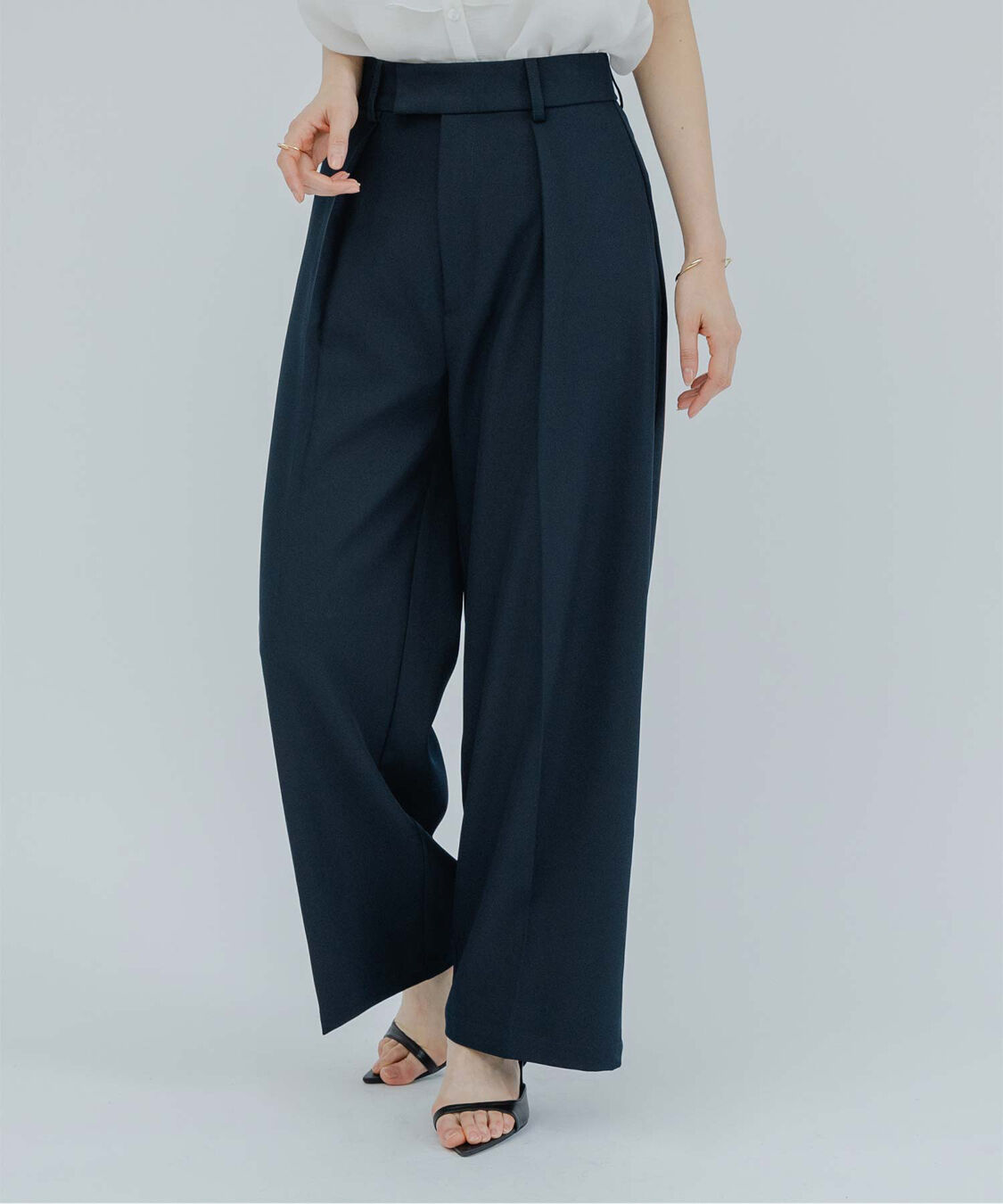 ur's「1タックセンタープレスワイドパンツ」|スラックス|ダークネイビー