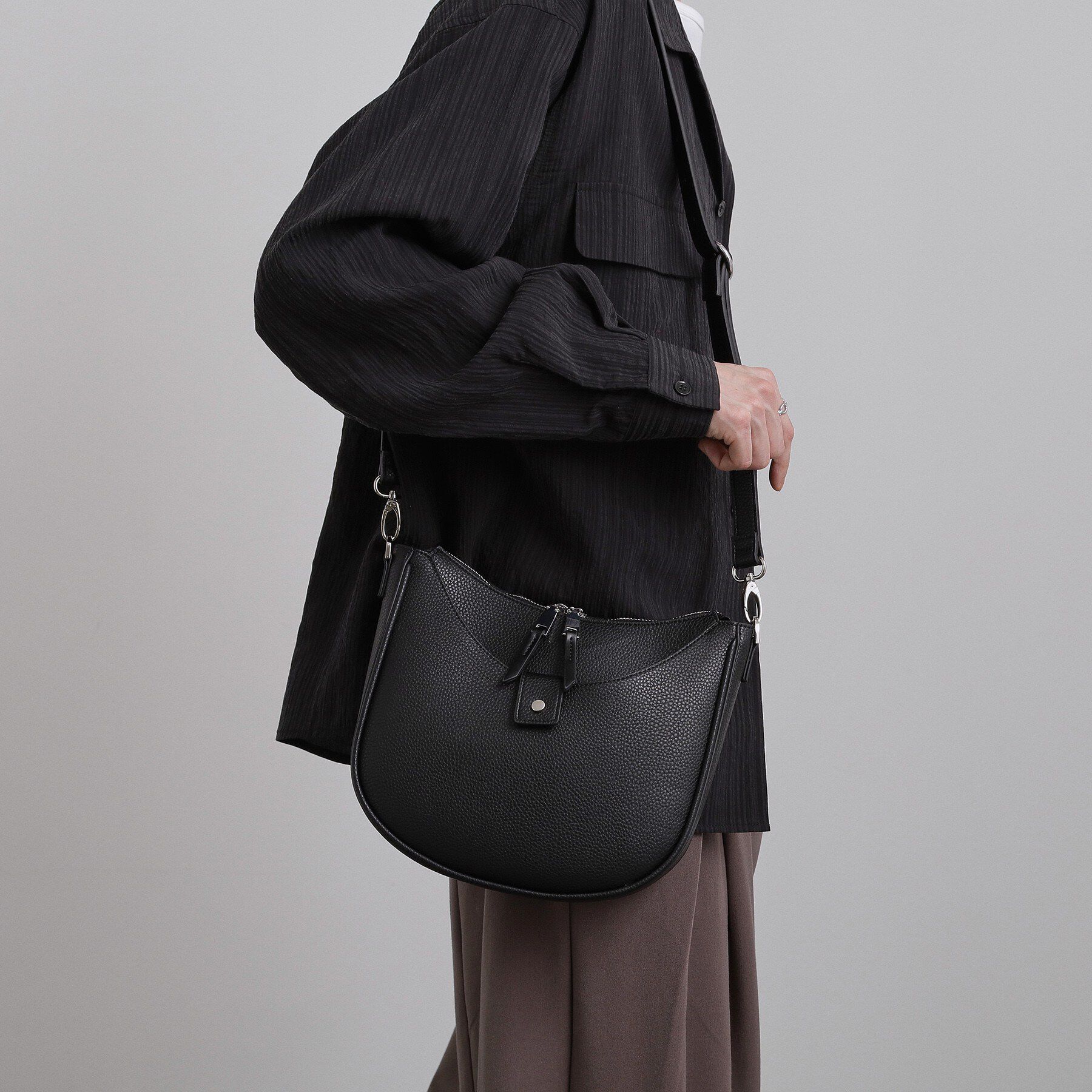 tk.TAKEO KIKUCHI「カーブミニショルダーバッグ」|ショルダー・メッセンジャー|ブラック(119)