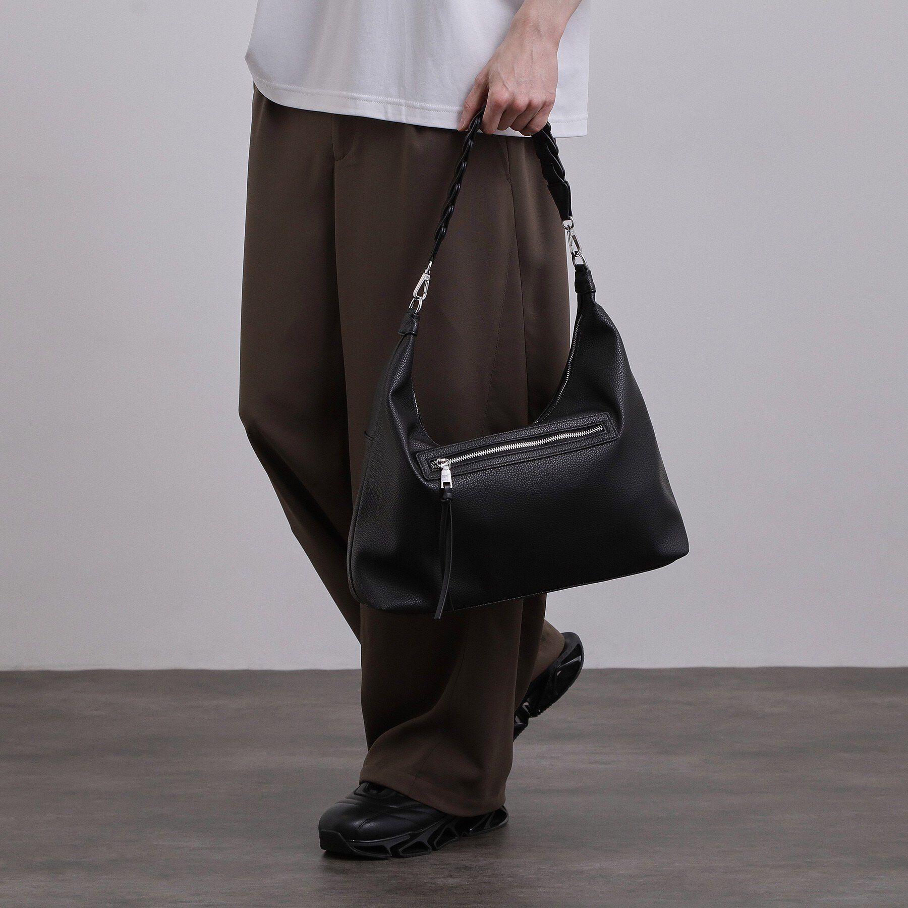 tk.TAKEO KIKUCHI「レザー調チェーンショルダーバッグ」|ショルダー・メッセンジャー|ブラック(119)