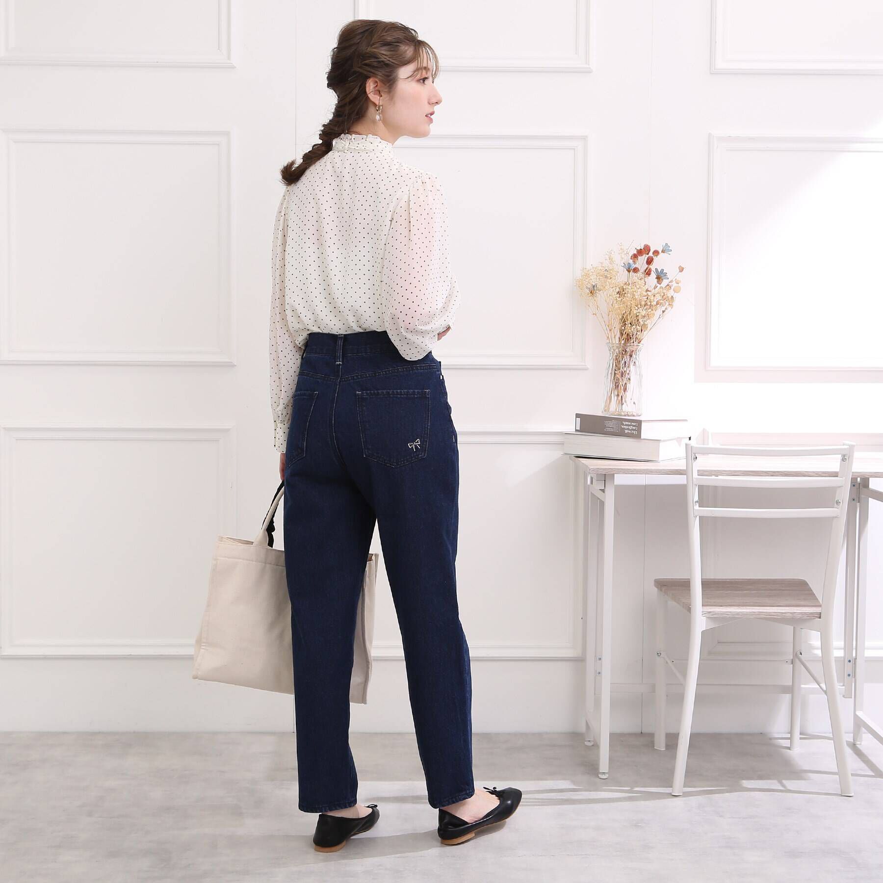 Couture broach「【大人可愛いデニムスタイル】リボン刺繍テーパードデニム」|デニム|