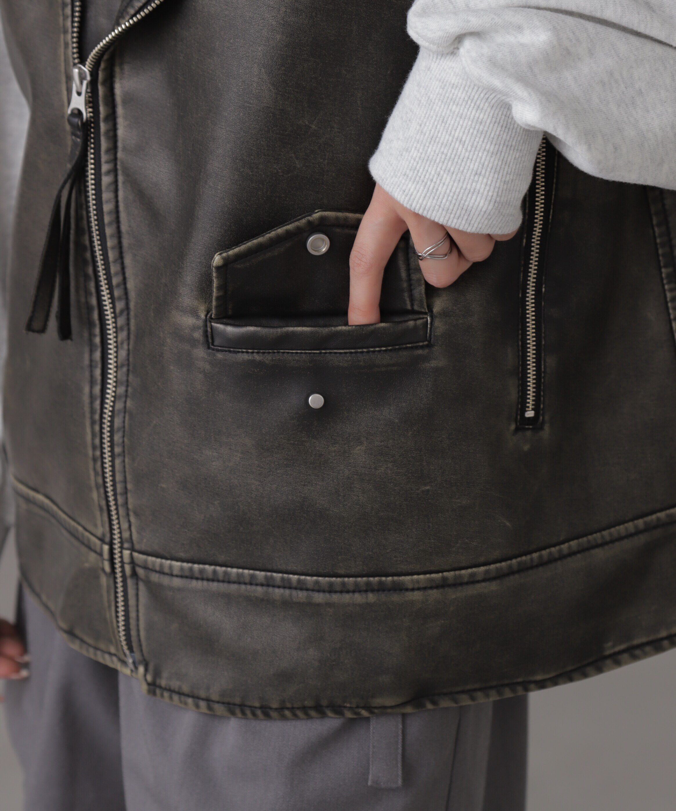  「フェイクレザーライダースジレ」|ブルゾン・スタジャン|