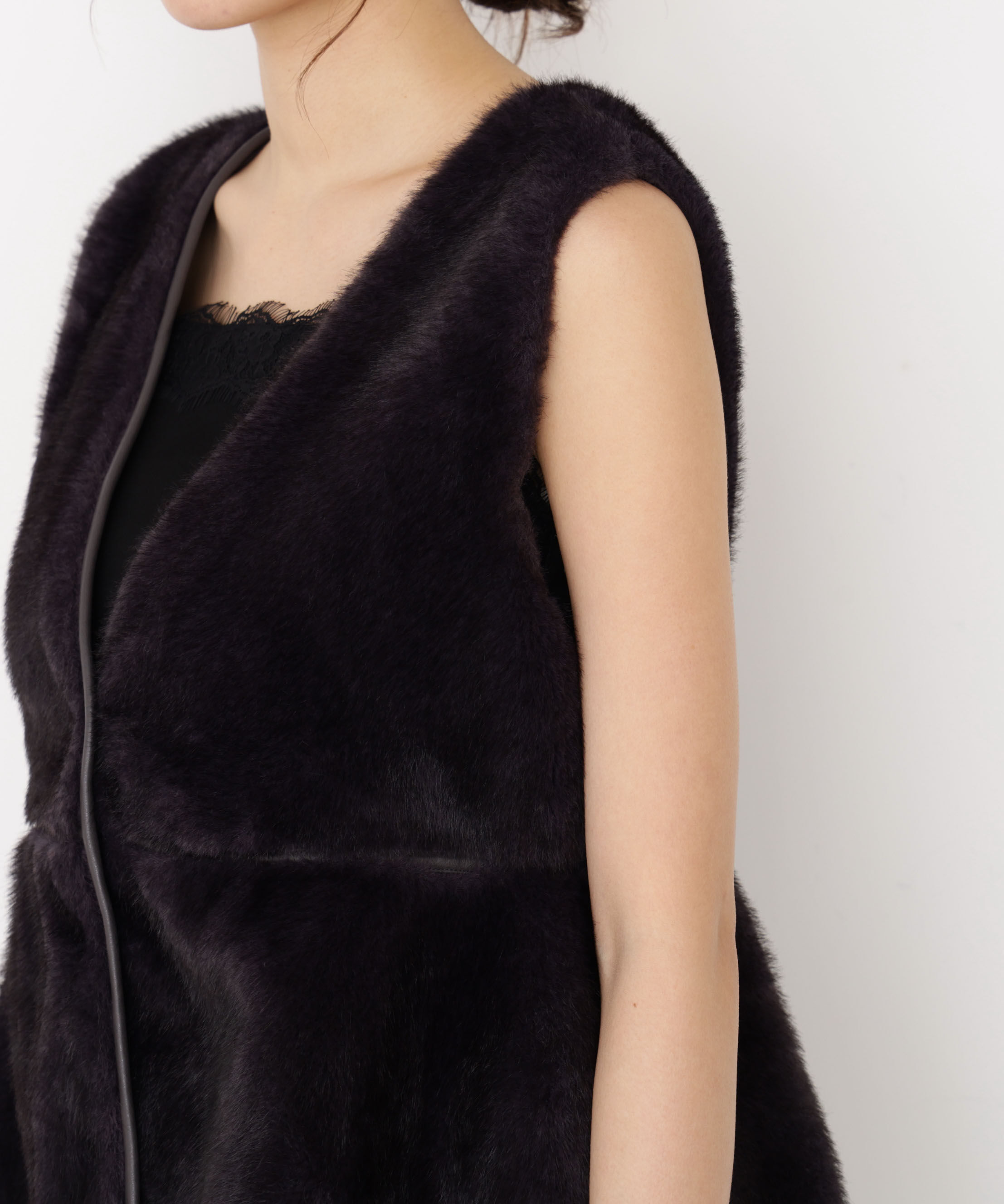 PROPORTION BODY DRESSING「フェイクファーペプラムジレ 25AW」|ブルゾン・スタジャン|