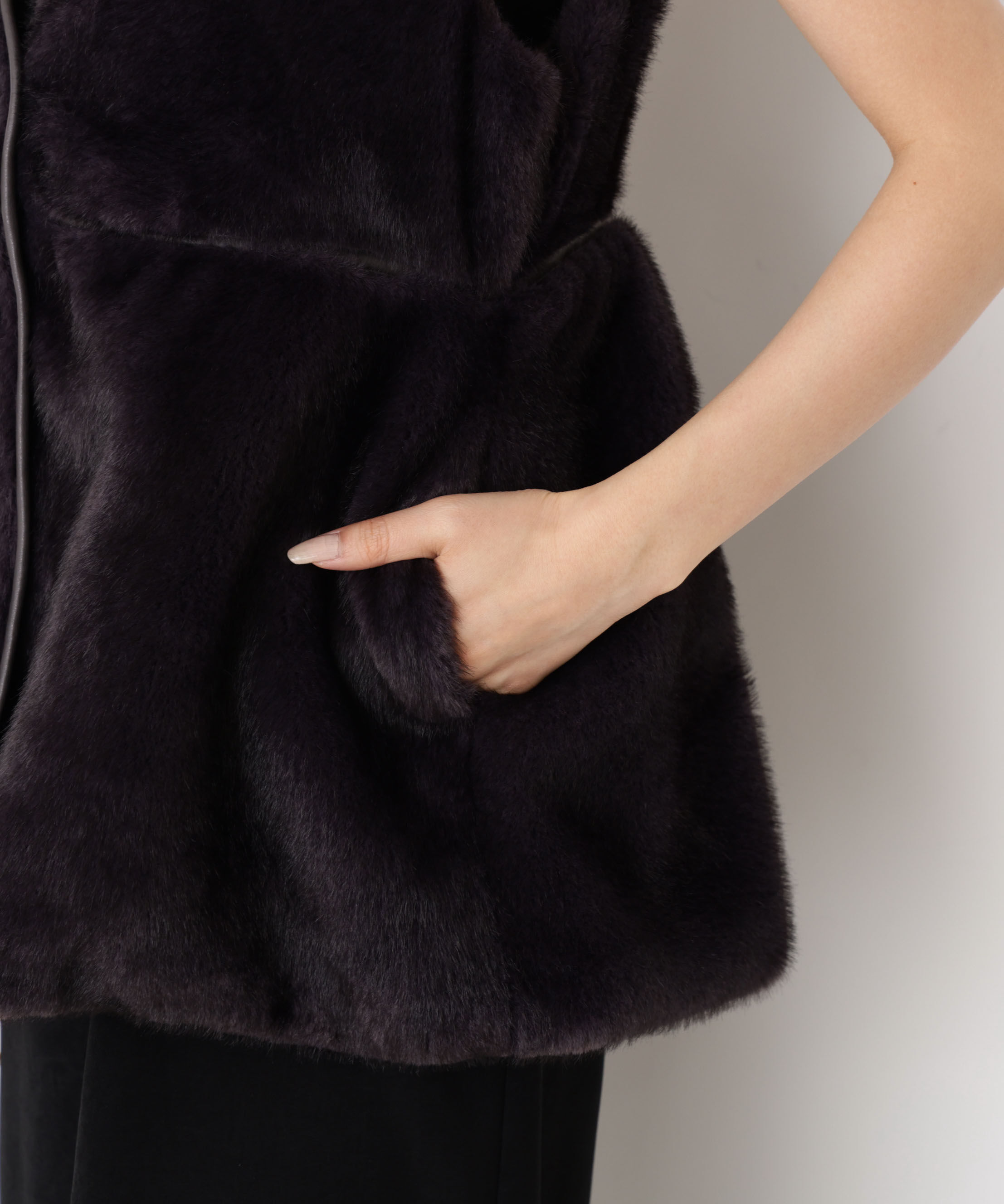 PROPORTION BODY DRESSING「フェイクファーペプラムジレ 25AW」|ブルゾン・スタジャン|