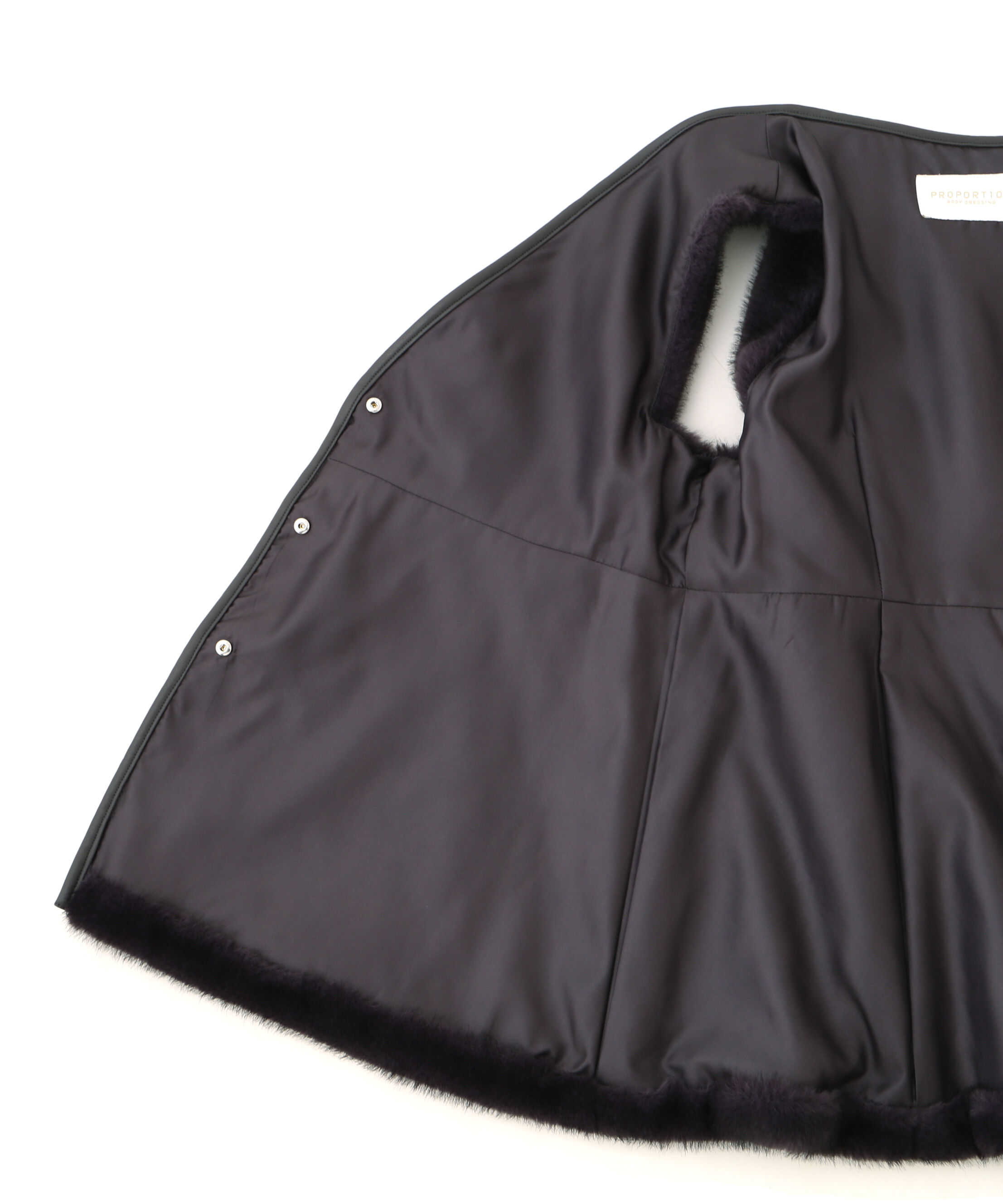 PROPORTION BODY DRESSING「フェイクファーペプラムジレ 25AW」|ブルゾン・スタジャン|