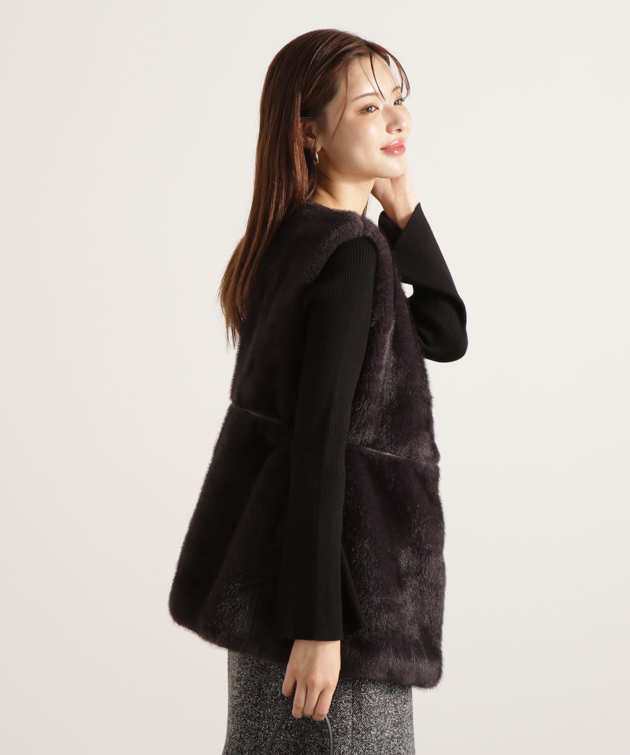 PROPORTION BODY DRESSING「フェイクファーペプラムジレ 25AW」|ブルゾン・スタジャン|