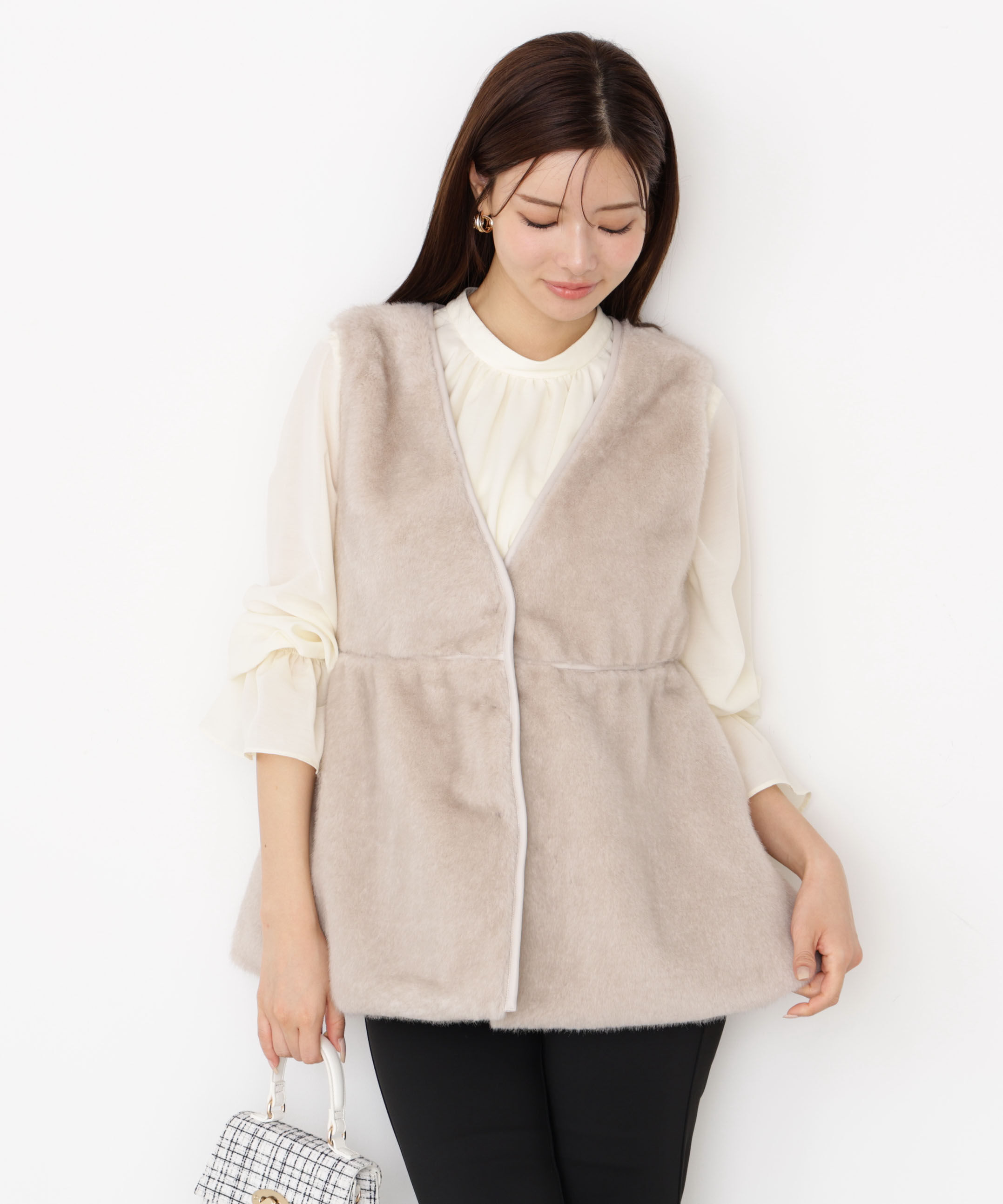 PROPORTION BODY DRESSING「フェイクファーペプラムジレ 25AW」|ブルゾン・スタジャン|