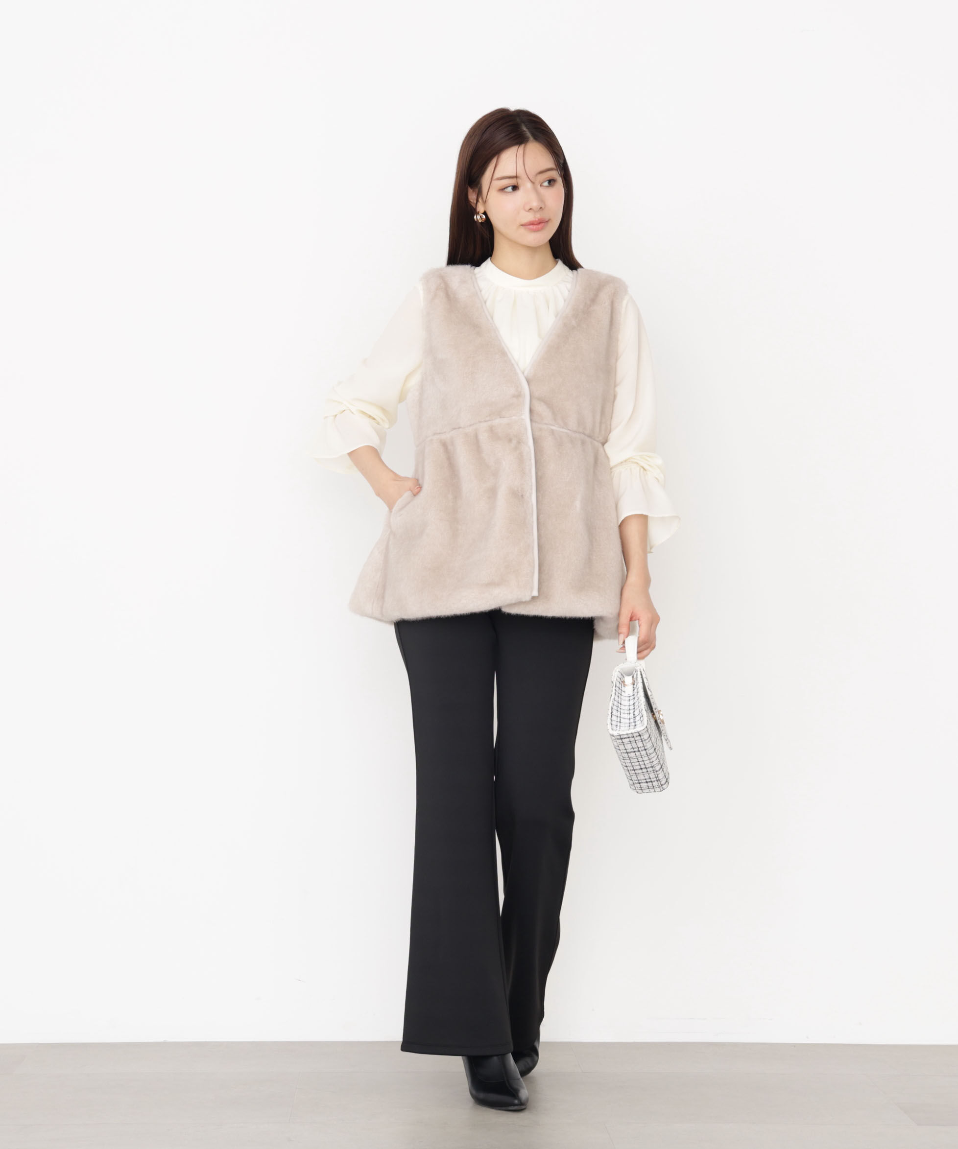PROPORTION BODY DRESSING「フェイクファーペプラムジレ 25AW」|ブルゾン・スタジャン|