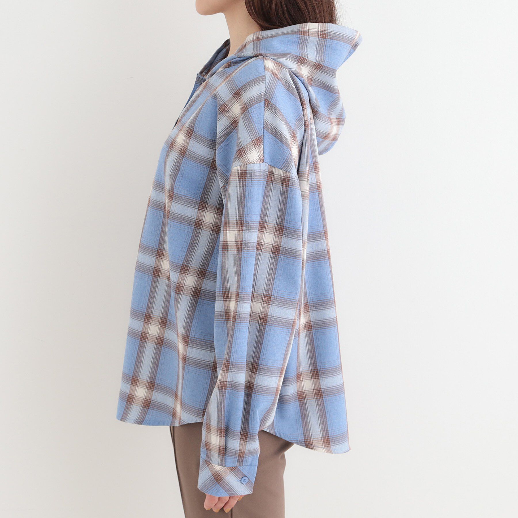 SHOO･LA･RUE「【洗濯機可/S-LL】涼しげで軽やかな フードチェックシャツ」|シャツ・ブラウス|