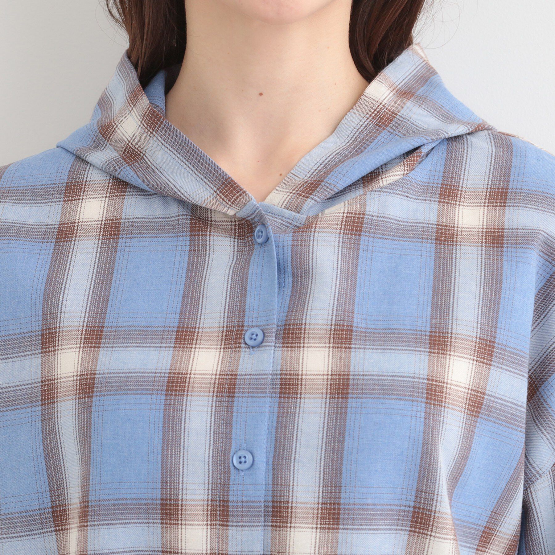 SHOO･LA･RUE「【洗濯機可/S-LL】涼しげで軽やかな フードチェックシャツ」|シャツ・ブラウス|