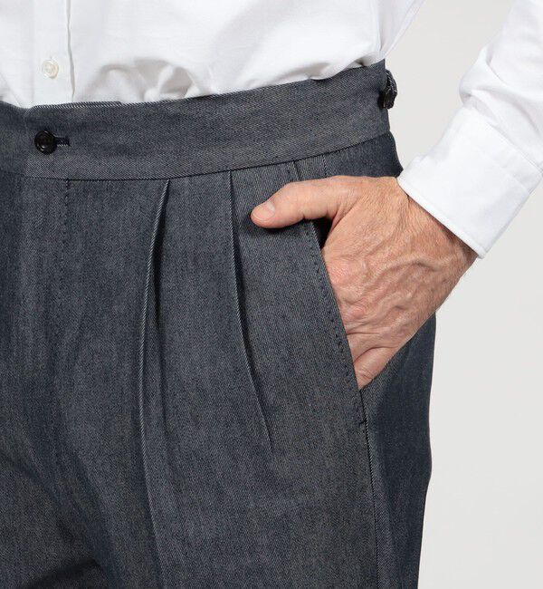 TOMORROWLAND MENS「コットンカシミヤ バックベルト ペグトップスラックス SONDRIO」|スラックス|