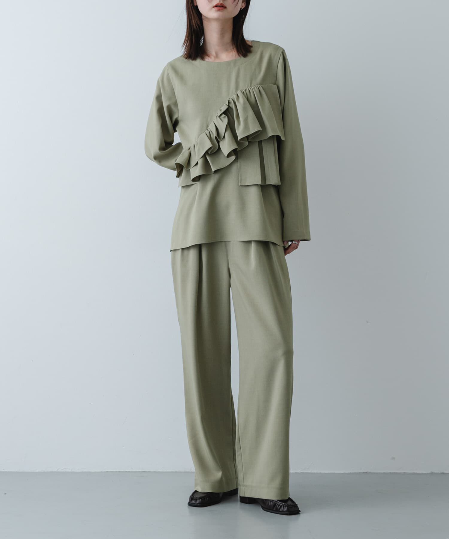 SENSE OF PLACE by URBAN RESEARCH「フリルトップパンツセットアップ」|ワンピース|ベージュ