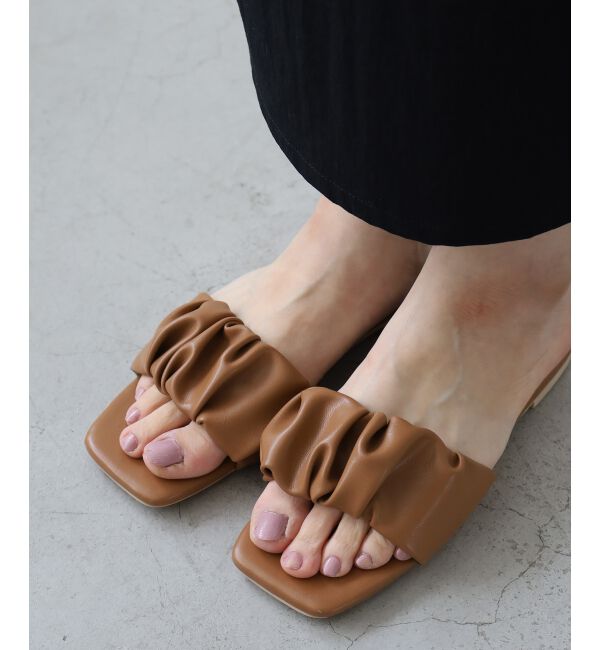  「《WEB限定アイテム》ギャザーフラットサンダル」|サンダル|