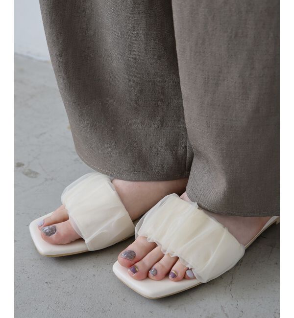  「《WEB限定アイテム》ギャザーフラットサンダル」|サンダル|