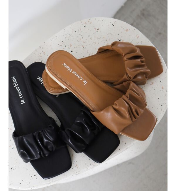  「《WEB限定アイテム》ギャザーフラットサンダル」|サンダル|