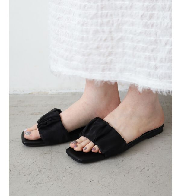 「《WEB限定アイテム》ギャザーフラットサンダル」|サンダル|