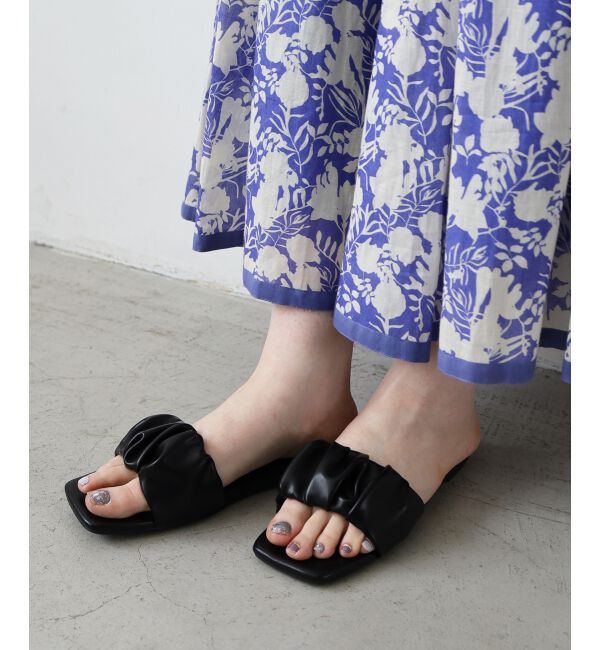  「《WEB限定アイテム》ギャザーフラットサンダル」|サンダル|