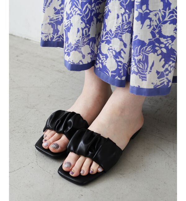  「《WEB限定アイテム》ギャザーフラットサンダル」|サンダル|