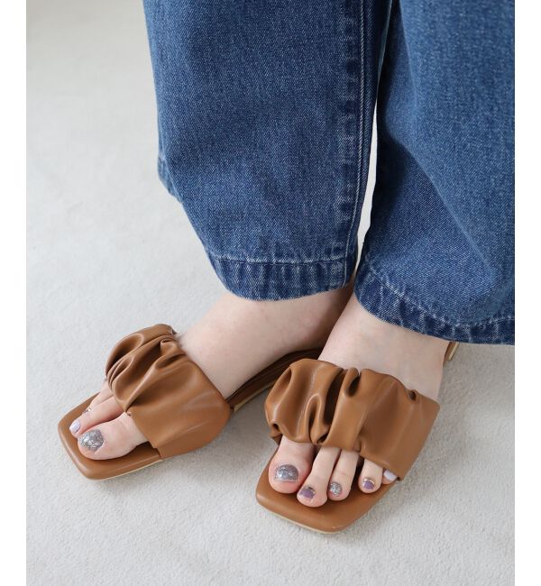  「《WEB限定アイテム》ギャザーフラットサンダル」|サンダル|