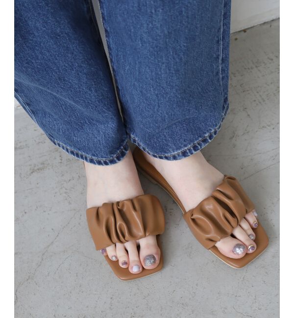  「《WEB限定アイテム》ギャザーフラットサンダル」|サンダル|