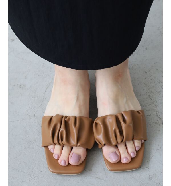  「《WEB限定アイテム》ギャザーフラットサンダル」|サンダル|