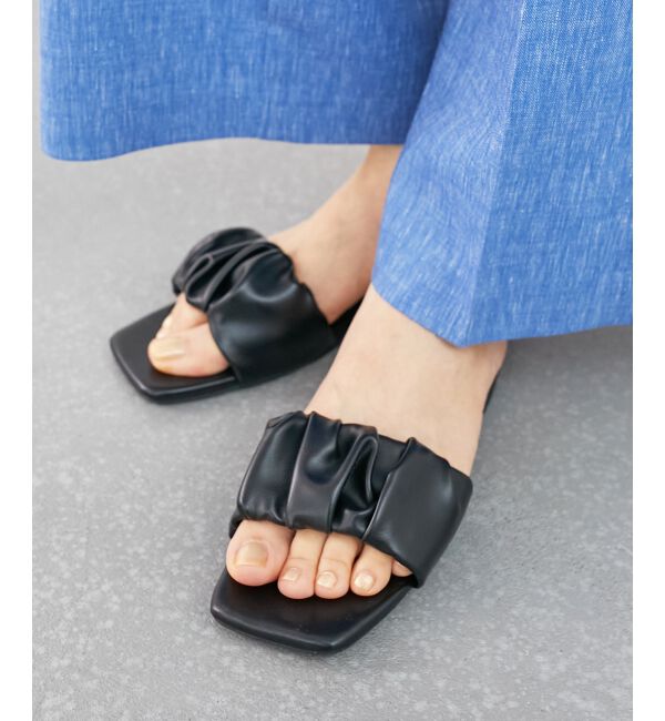  「《WEB限定アイテム》ギャザーフラットサンダル」|サンダル|ブラック