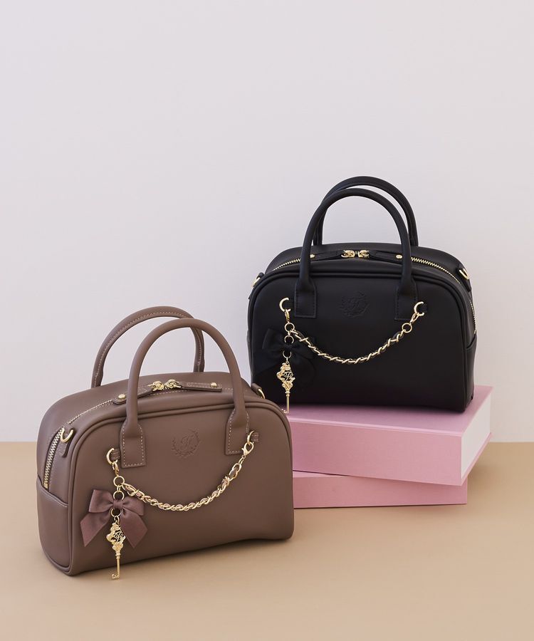 Maison de FLEUR「チャーム付きスクエアボストンバッグ」|ハンドバッグ|