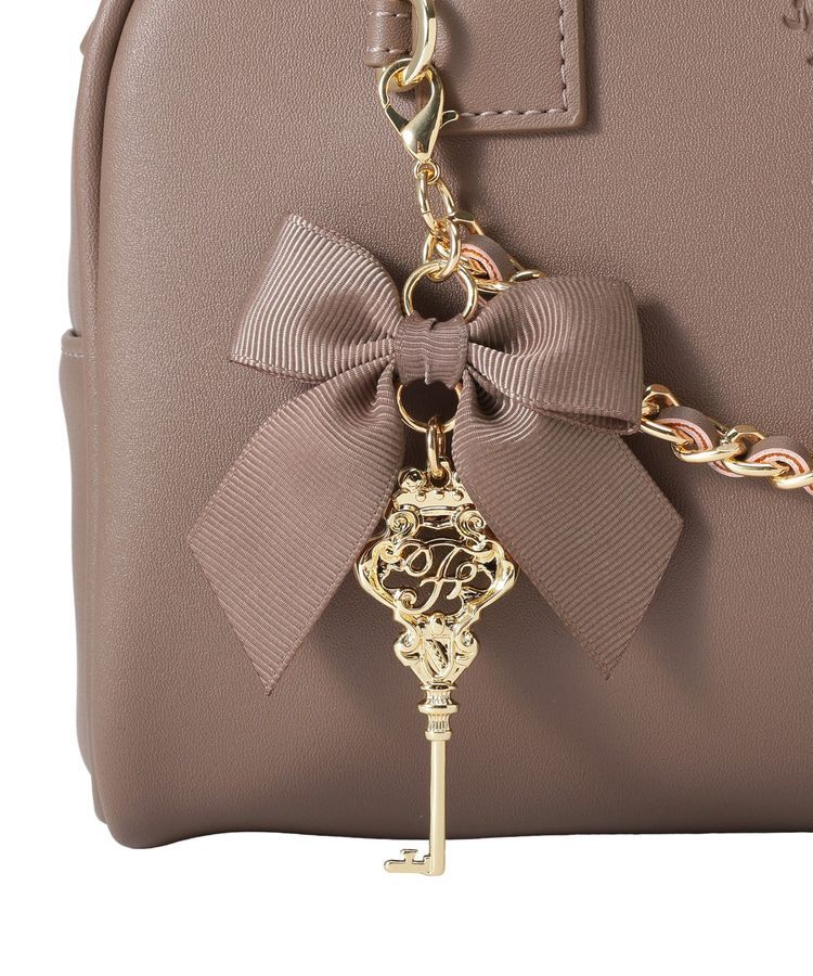 Maison de FLEUR「チャーム付きスクエアボストンバッグ」|ハンドバッグ|