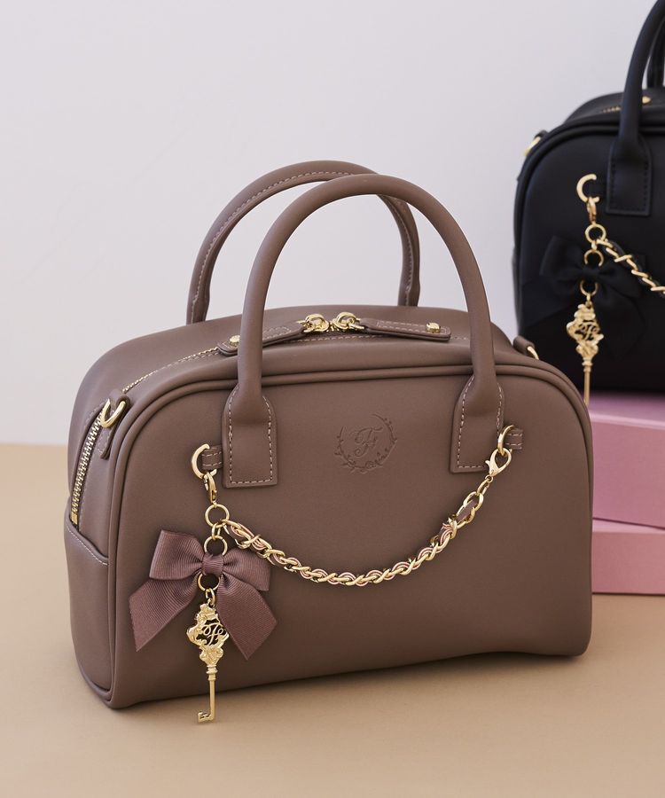 Maison de FLEUR「チャーム付きスクエアボストンバッグ」|ハンドバッグ|