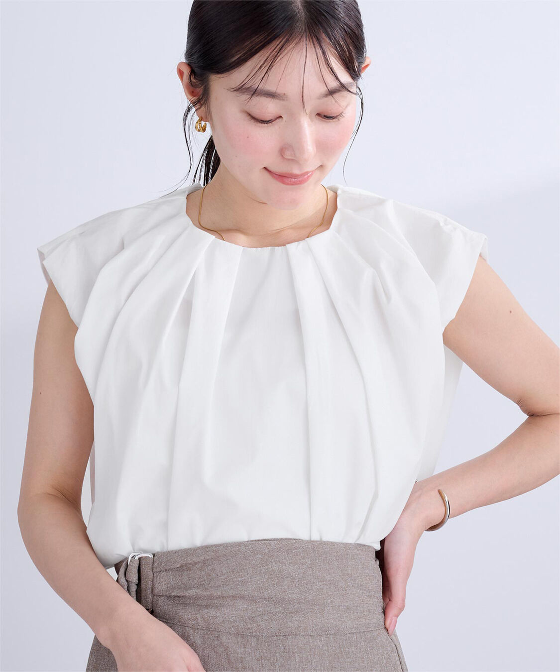 ur's「タックネックボリュームショルダートップス」|シャツ・ブラウス|ホワイト