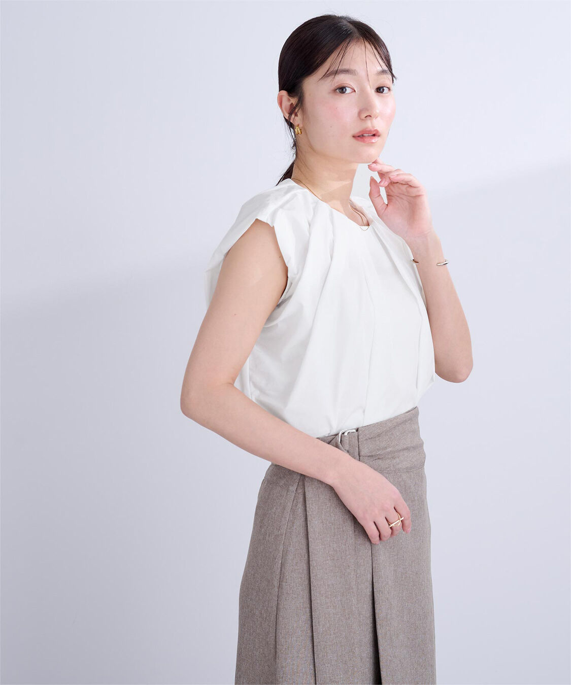 ur's「タックネックボリュームショルダートップス」|シャツ・ブラウス|