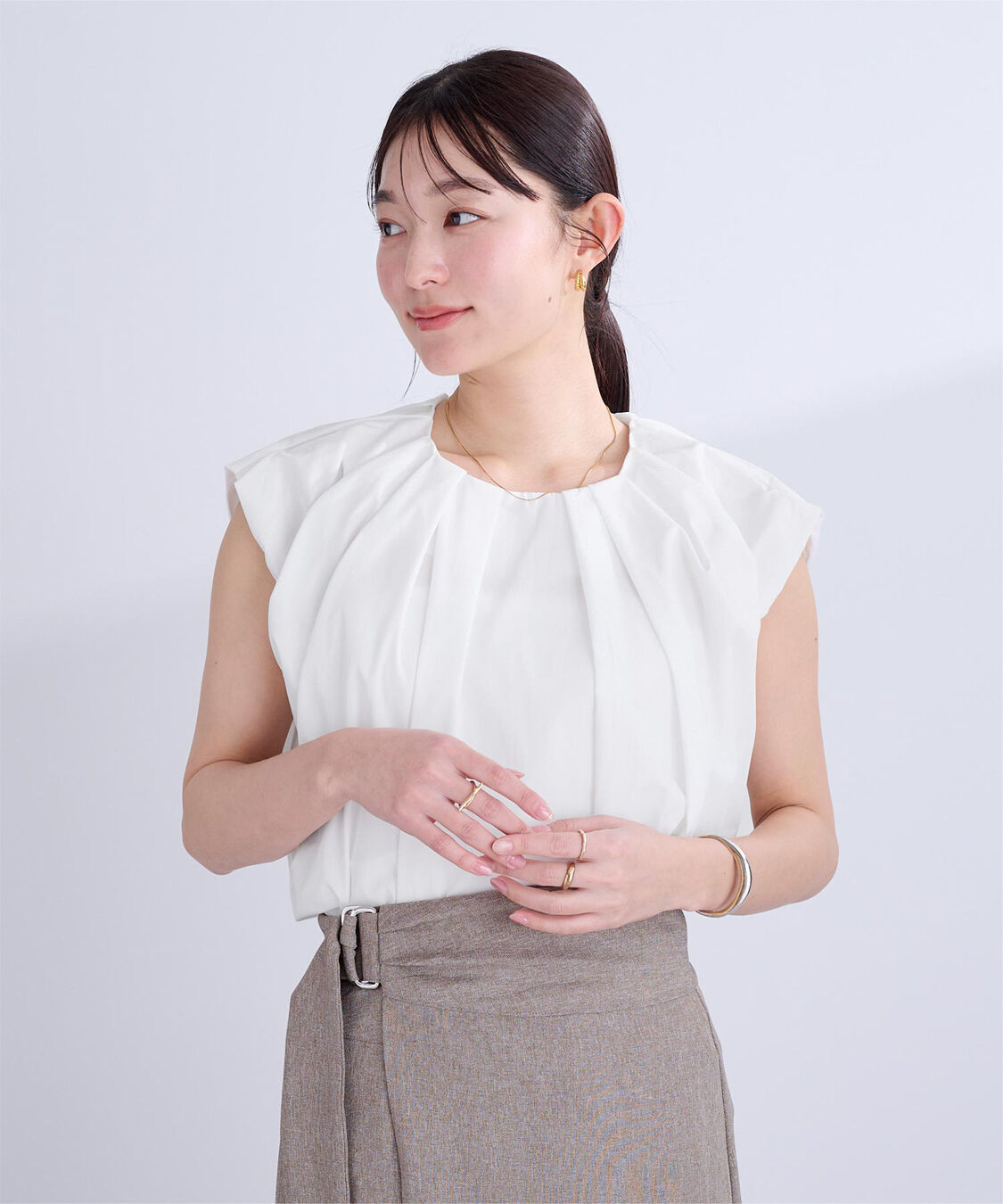 ur's「タックネックボリュームショルダートップス」|シャツ・ブラウス|