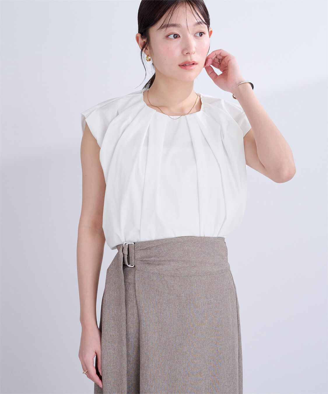 ur's「タックネックボリュームショルダートップス」|シャツ・ブラウス|